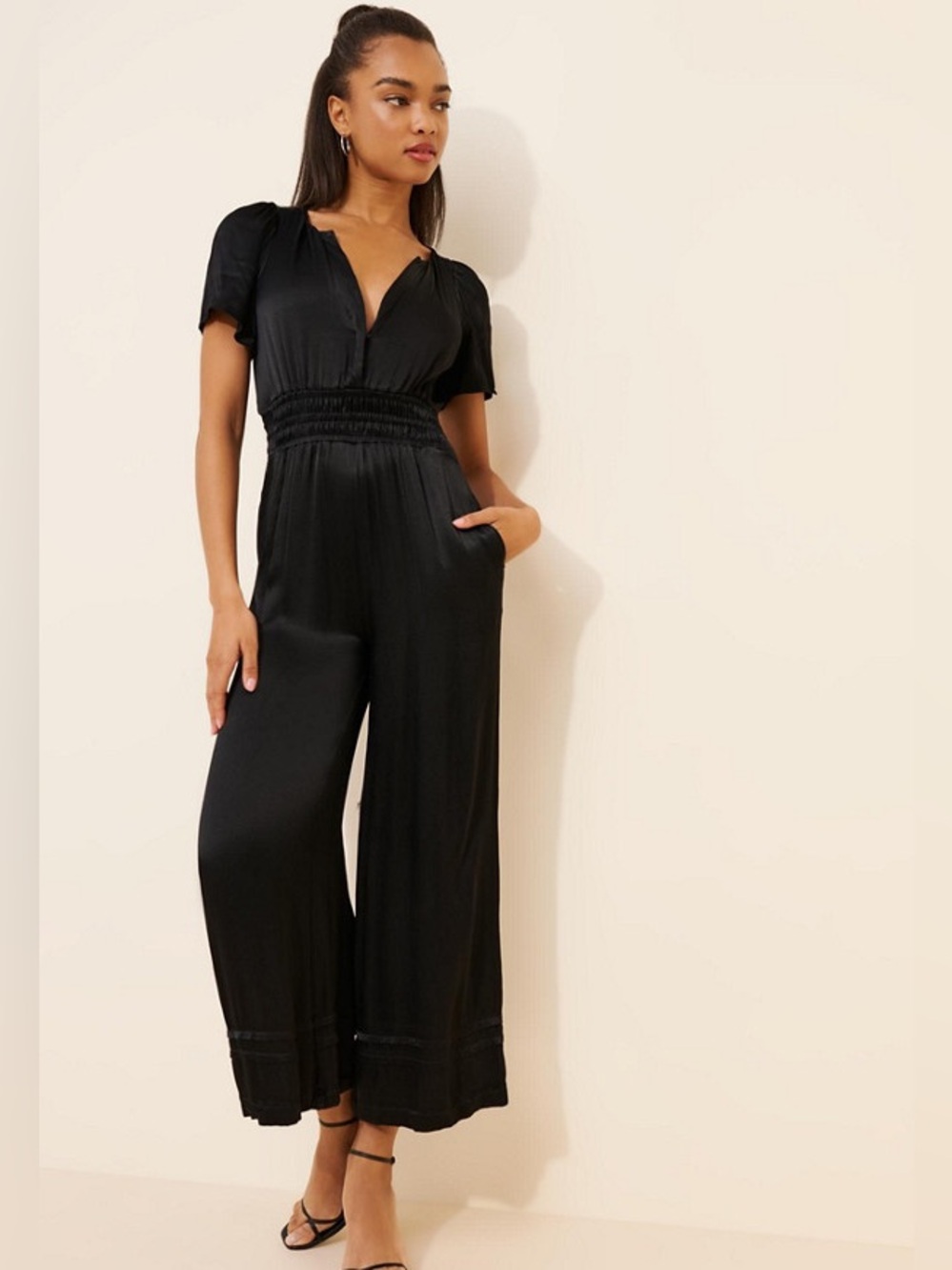 Anthropologie The Somerset Black Satin Jumpsuit Wide Leg
Elastic Waist V Neck SP